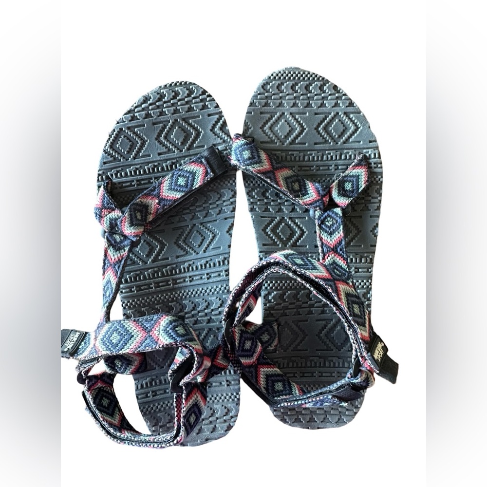 Muk Luks size 8 sandals